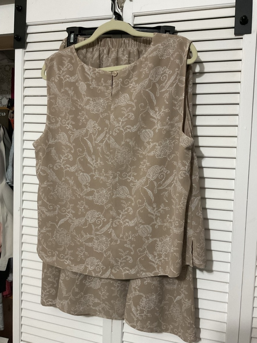 Appleseed's Beige Floral Layered Skirt Set